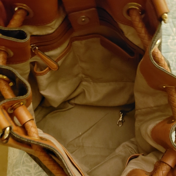 Michael Kors Bucket Handbag - Picture 3 of 3